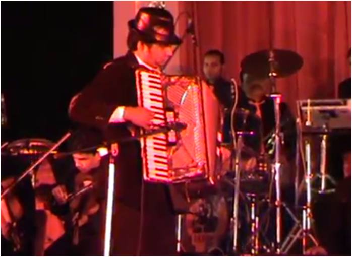 accordion player pune