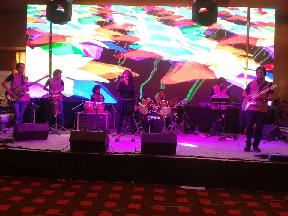 live bollywood singer pune