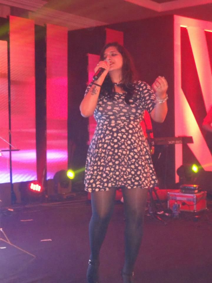 female singer pune