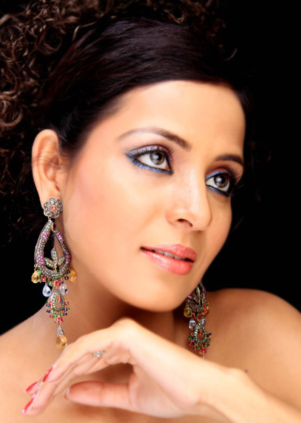 professional female model pune
